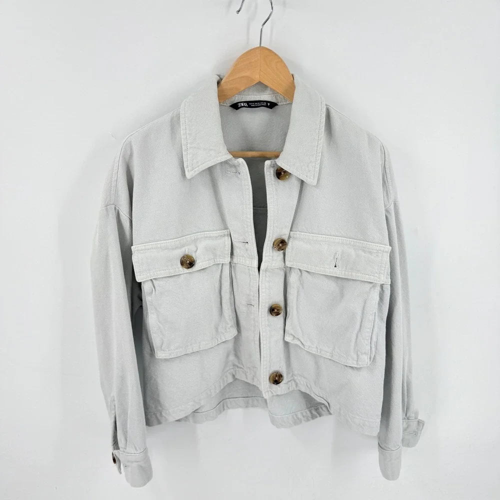 Zara Denim Jacket Light Gray Medium Cropped Utility Button Front‎ Shacket